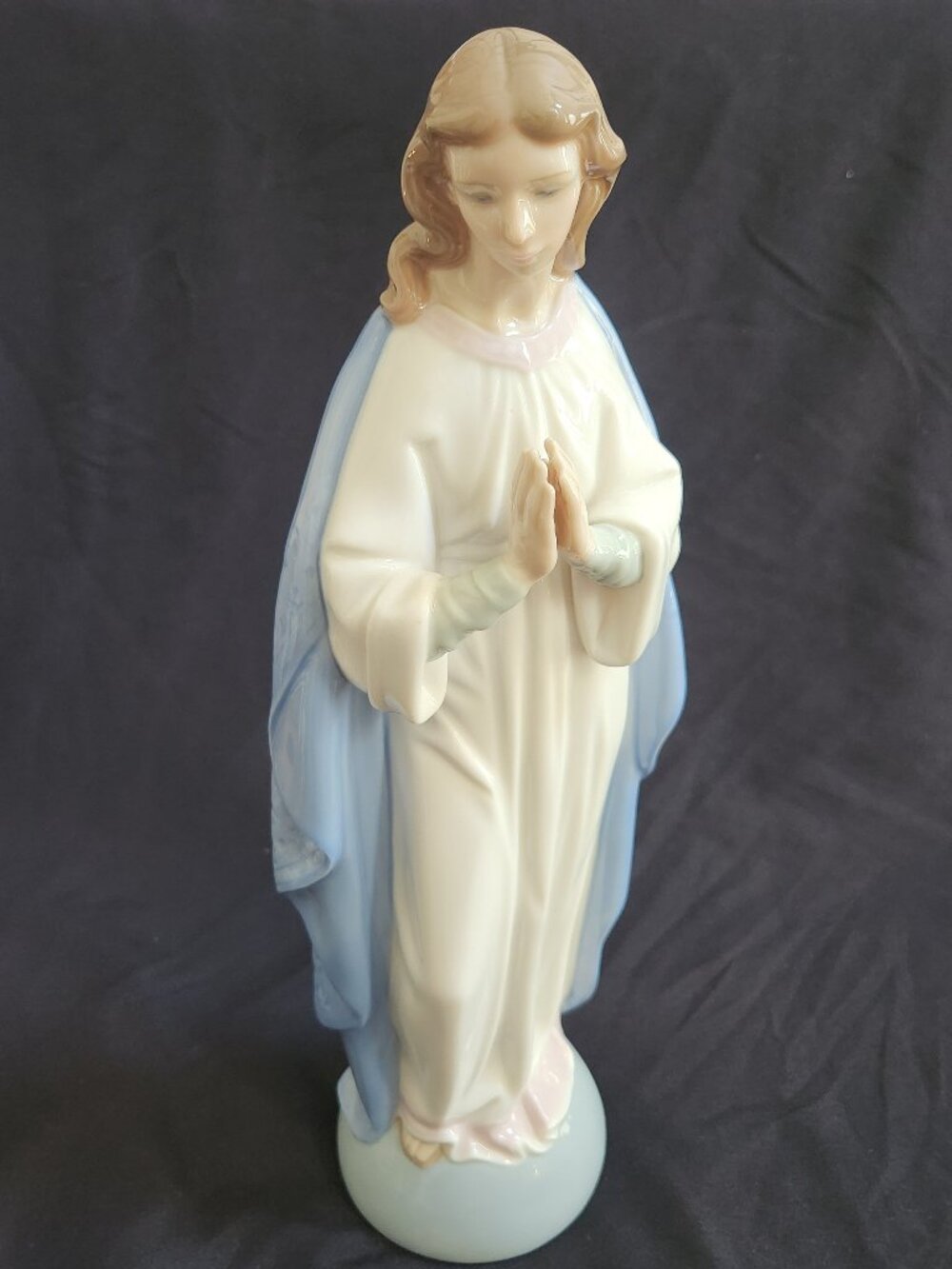 Lladro NAO Virgin Mary Holy Mother Statue